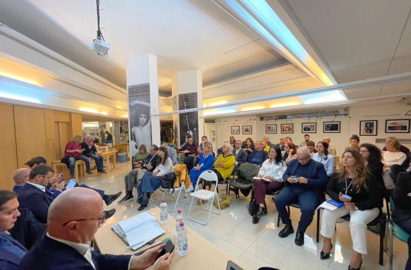 «Il Governo riporta l’ex Ilva al Novecento»: il Pd discute sul futuro della fabbrica di Taranto