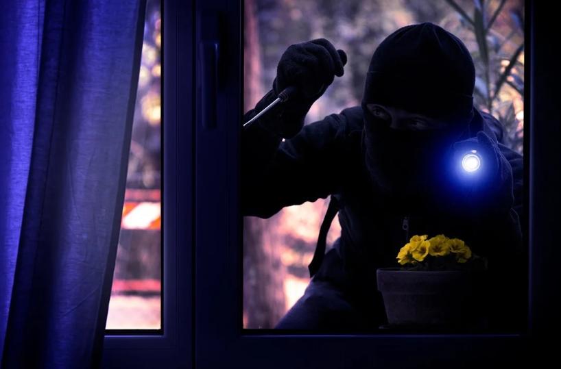 Rapina in una masseria nelle campagne tra Ostuni e Fasano: picchiato il proprietario 60enne
