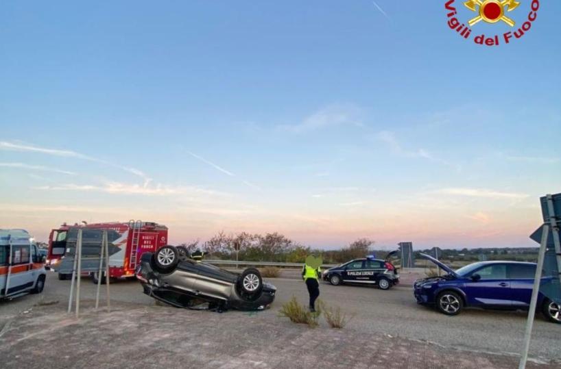 Serranova, incidente sulla 379: auto si ribalta, quattro persone ferite