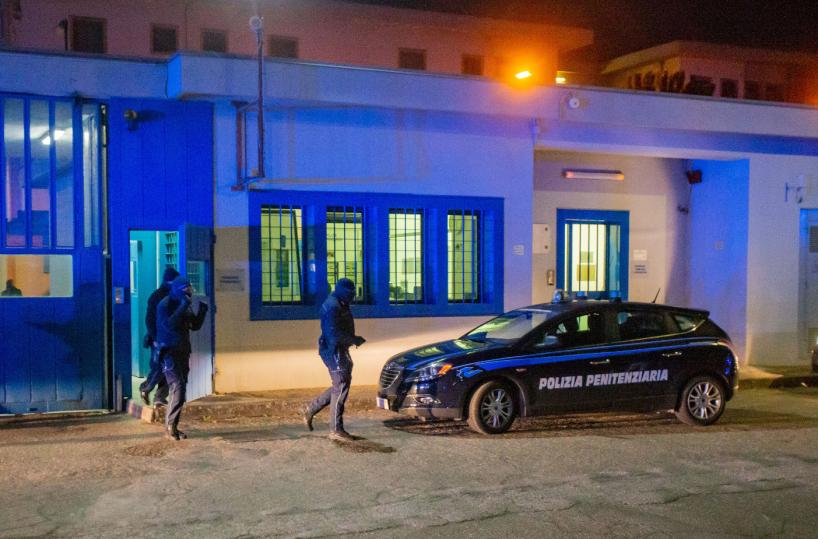 Melfi, violenza in carcere: cinque detenuti aggrediscono e feriscono due agenti penitenziari