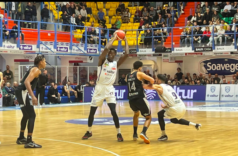 Basket, con una partita tutto cuore e grinta Brindisi è tornato