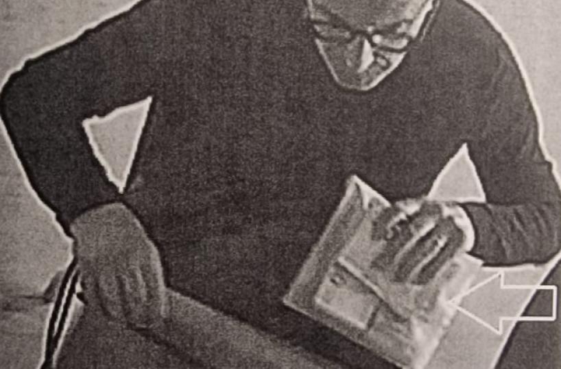 Iacobellis mentre incassa una mazzetta