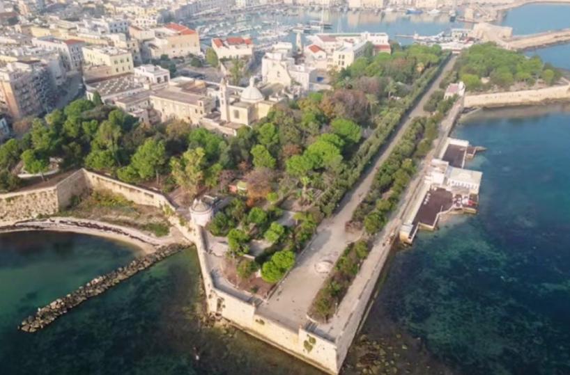 Villa comunale a Trani,  due secoli tra bellezza e degrado 