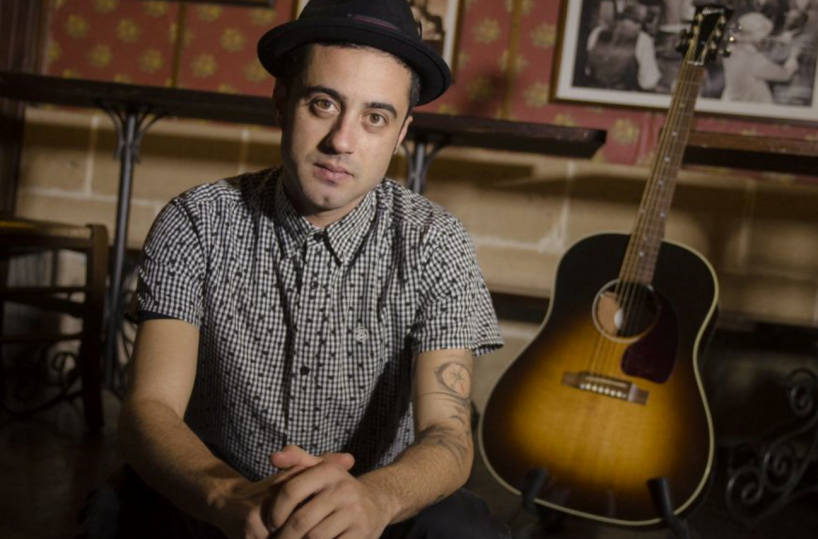 «E poi mi trovi», il nuovo singolo di Emanuele Barbati apre le porte al debutto in teatro, tra arte e musica
