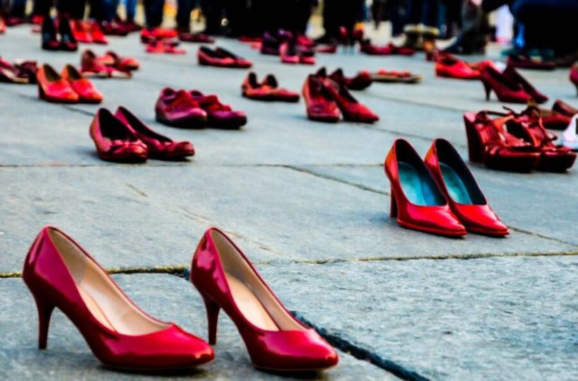 La Puglia si tinge di rosso per dire «No alla violenza sulle donne»: ecco tutte le manifestazioni del 25 novembre