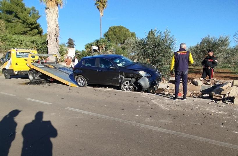 Scontro sulla Casarano- Ugento tra un'Audi e un'Alfa Romeo: un ferito trasportato in ospedale 