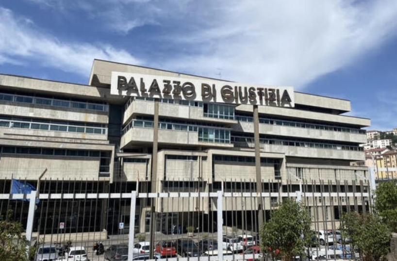 Potenza, operaio precipita mentre 