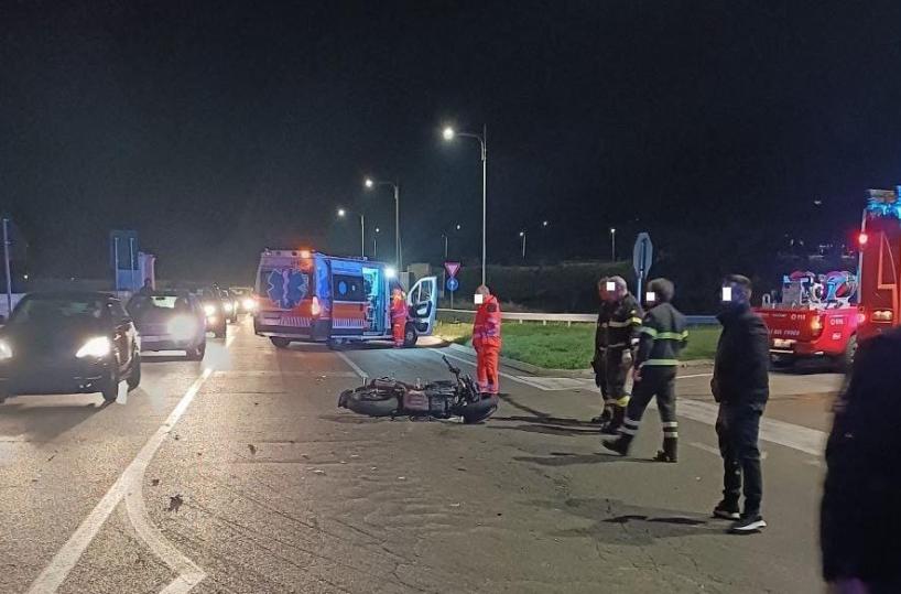 Scontro tra auto e moto sulla Lecce-Novoli: motociclista 22enne in codice rosso 