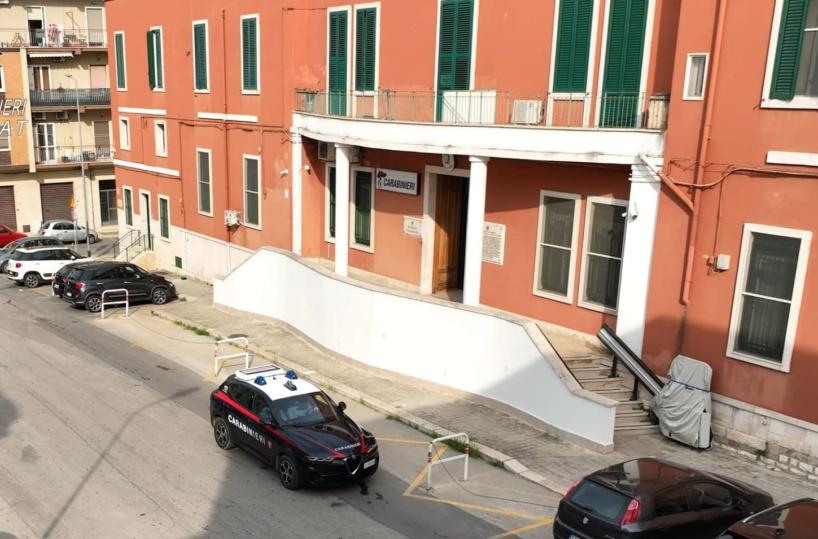 Bisceglie, in casa ha un arsenale con armi, munizioni e bombe: arrestato per ricettazione