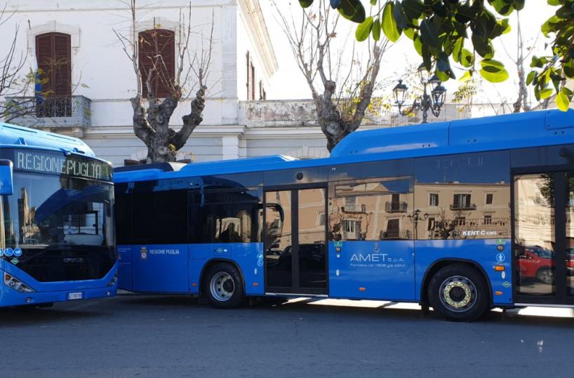 Trani, tre nuovi bus a metano al servizio delle scuole