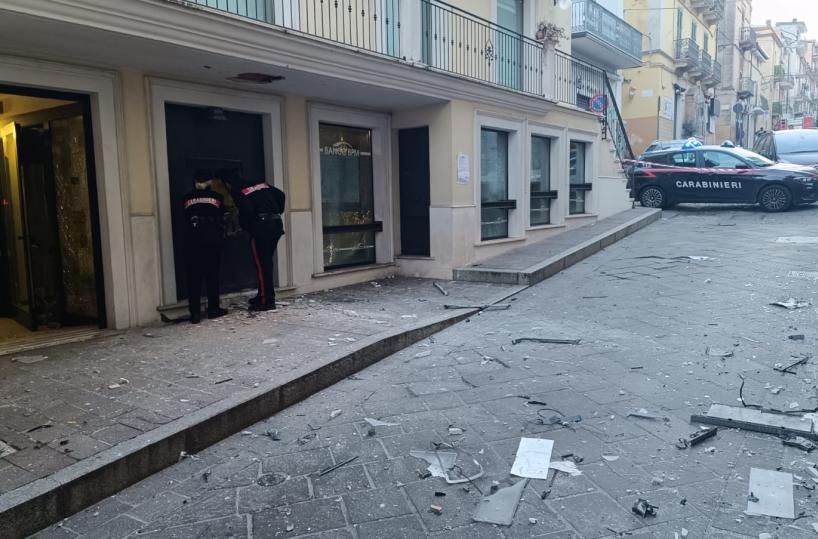 Notte di fuoco per i bancomat della Puglia: assalti a San Marco in Lamis e Modugno