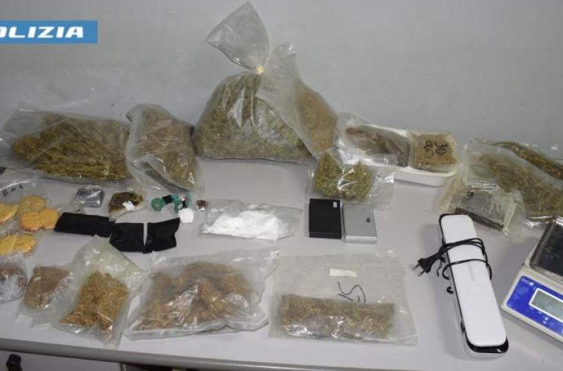 Spaccia cocaina, hashish e marijuana nella sua casa di Merine: arrestato pizzaiolo 41enne