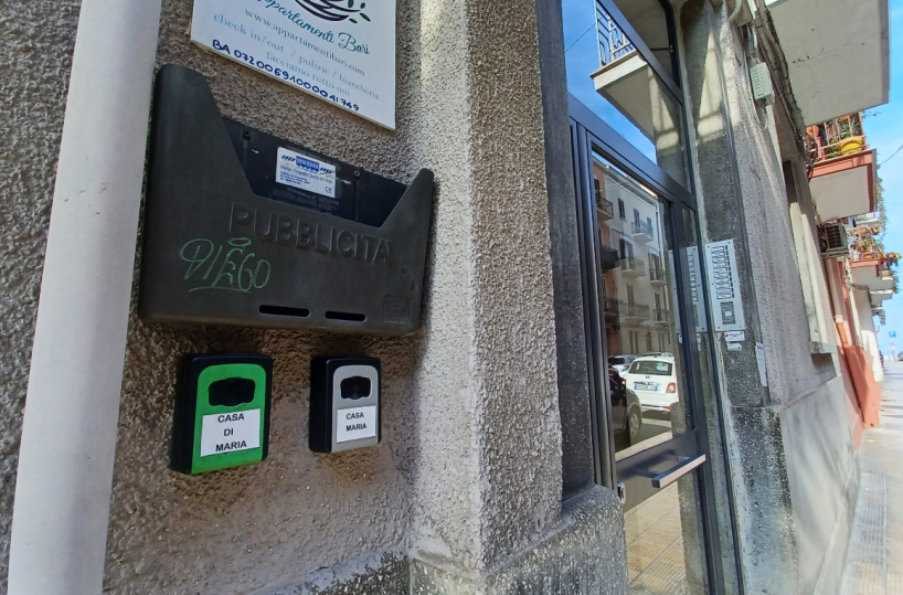 Puglia, dopo lo stop di Piantedosi al «self check-in» arriva la stretta sui b&b: «Le key-box non sono sicure» 