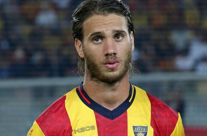 Calcio Lecce, lesione al bicipite femorale: un mese di stop per il difensore Gallo