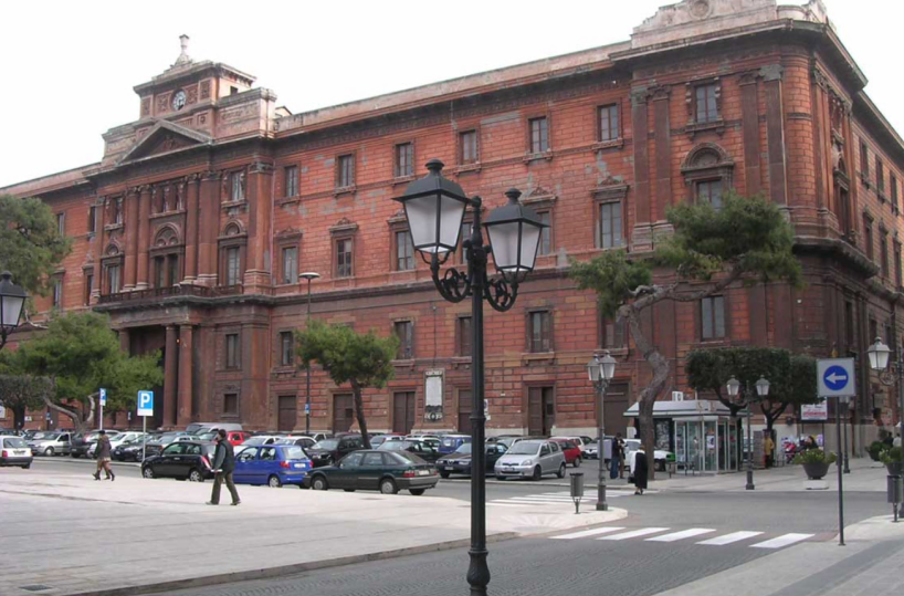 Facciate e illuminazione storica: così rinasce a Taranto Palazzo degli Uffici