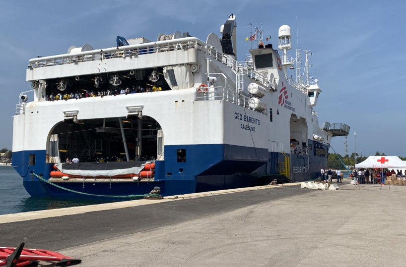 Migranti, la nave Geo Barents con 45 persone a bordo sbarcherà a Taranto