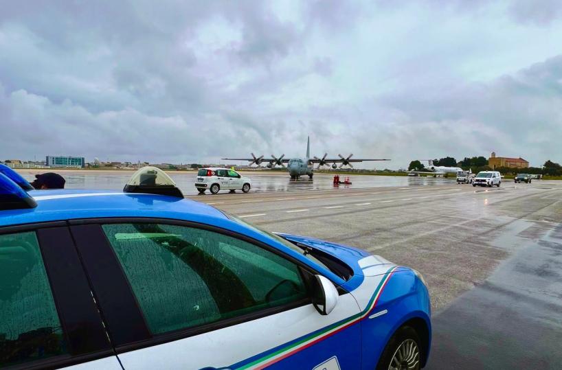 Gli sparisce l'Apple Watch dopo il controllo di sicurezza in aeroporto a Brindisi: il ladro era un altro passeggero