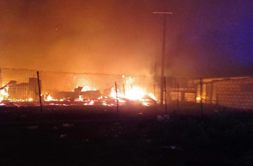 Fiamme a Borgo Mezzanone: bruciate almeno venti baracche che ospitano i migranti