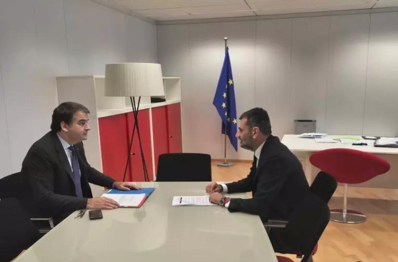 Bruxelles, ecco l'incontro tra Fitto e Decaro: discusso anche di politiche abitative