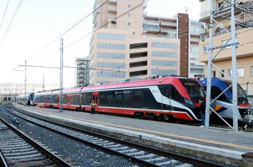 Sud-Est verso la liquidazione, ma il servizio passa al gruppo Fs: salvi 1.700 dipendenti