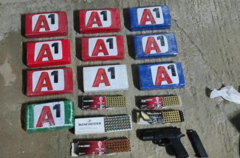 Dodici chili di cocaina nascosti in un box a Barletta insieme a una pistola: due arresti