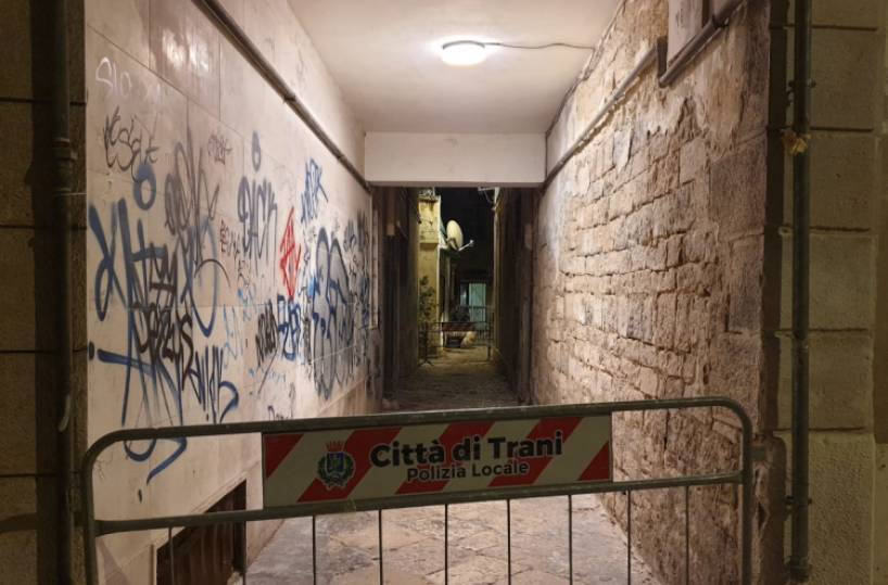 Trani, cinque famiglie disperate: «Noi soli dopo lo sgombero; stabile da puntellare, ma non si è visto nessuno»»