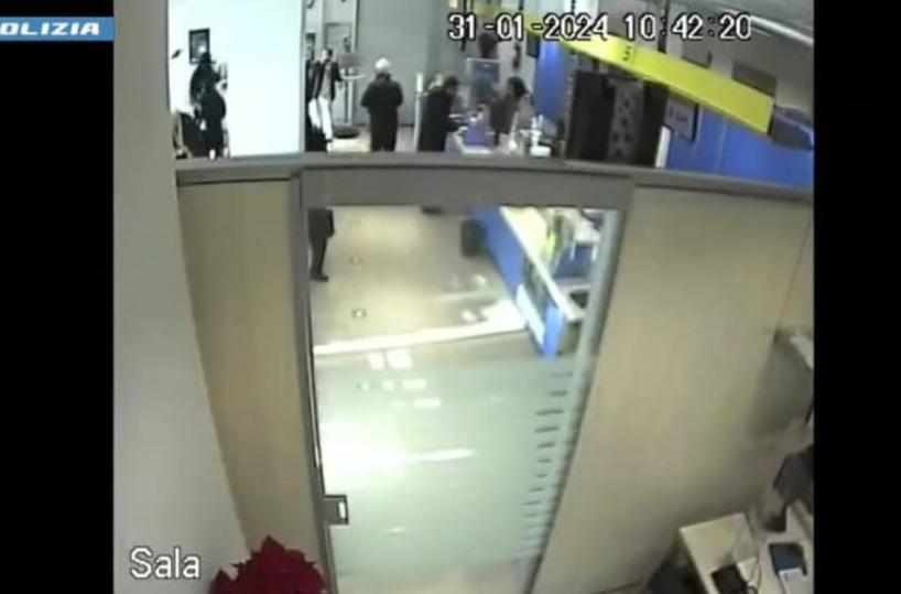 Foggia, rapine violente in gioielleria, Poste e sala slot: ecco come gli 8 arrestati organizzavano i colpi 