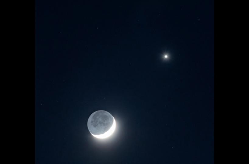 Ecco il «bacio cosmico» tra Luna e Venere: lo spettacolo in cielo ammirato anche in Puglia