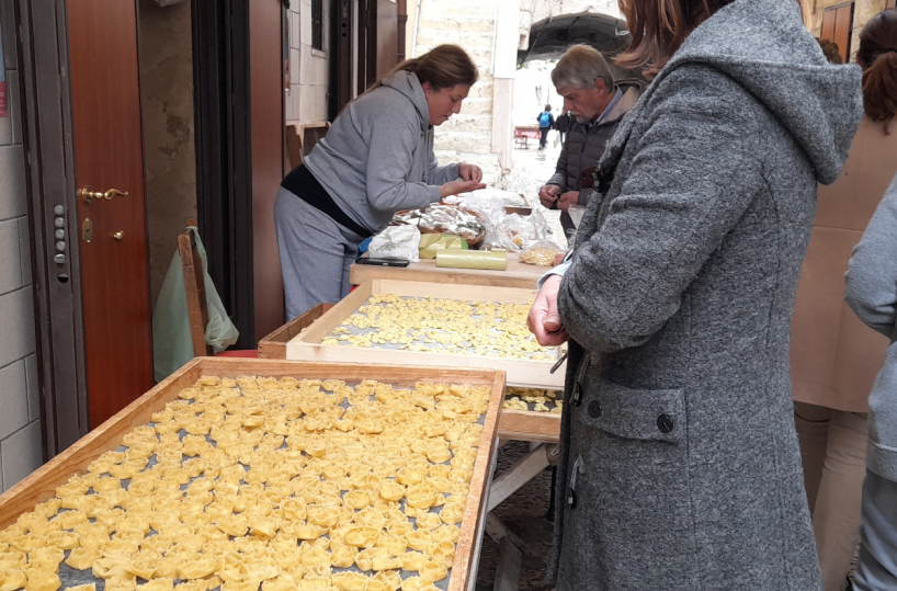 «Guerra delle orecchiette», le pastaie di Bari Vecchia seguiranno un corso sulla sicurezza alimentare