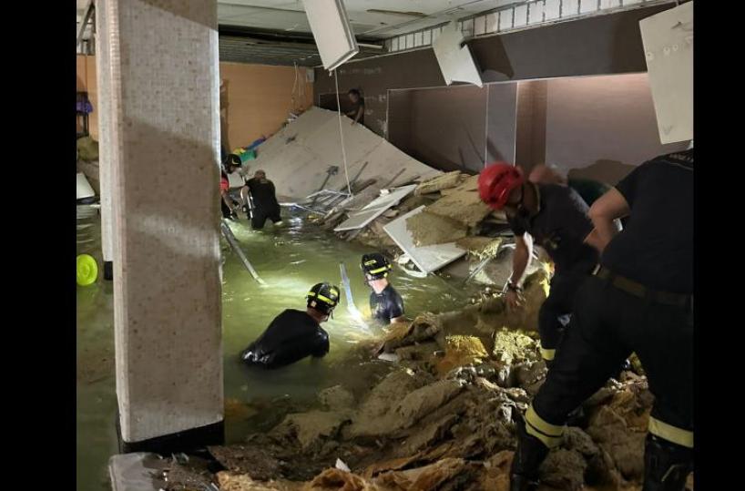 Crolla controsoffittatura in piscina a Bari, sequestrato impianto