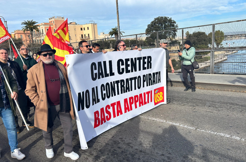 Call center, la rabbia in piazza a Taranto: «Serve riformare il settore»