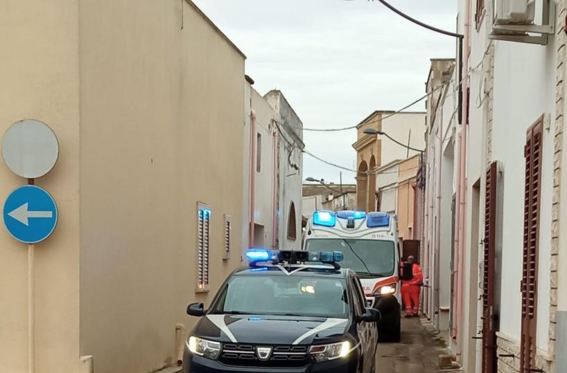 Alliste, giovane dà in escandescenze mentre è in casa della nonna: intervengono le forze dell'ordine