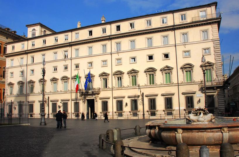 Il commento di Francesco Saponaro: &laquo;Nel linguaggio della politica apatia, opacit&agrave;, distanza e... quanta fuffa retorica!&raquo;