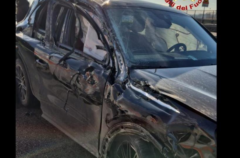 Bari, incidente sulla SS16: coinvolti due camion e due auto, una donna soccorsa