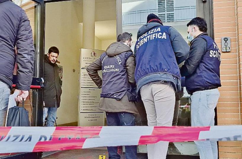 Blitz al Municipio 1, indaga l’Antimafia: ipotesi di gruppi anarchici dietro il gesto