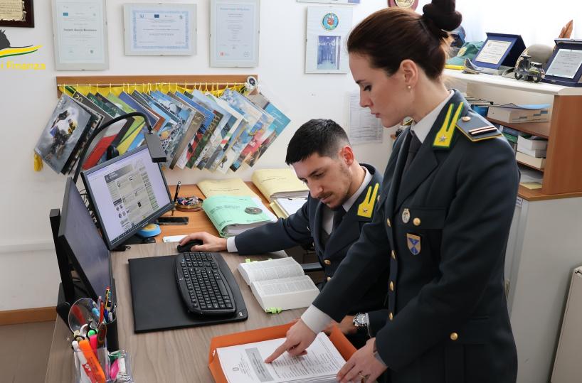 Slot machine illegali, a Taranto scoperta un'evasione da un milione di euro