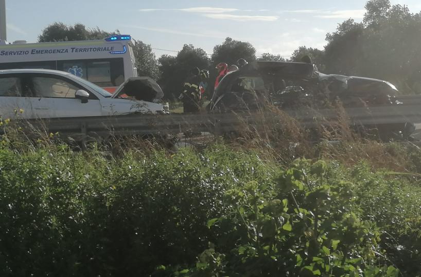 Dramma sulla strada a Ostuni Marina: scontro fra due auto, muore una ragazza giovanissima