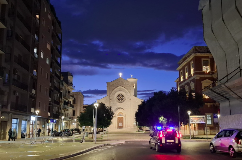Bari, estorcevano denaro ai venditori ambulanti di fuochi d'artificio a Libertà: in 4 a processo