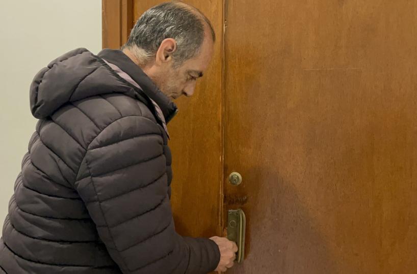 Taranto, felicità ritrovata per Luigi: sfollato e malato di tumore, ha trovato una casa