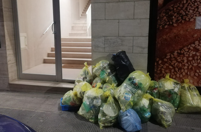 Bari, per l'ordinanza anti buste nere restano tre settimane di tolleranza
