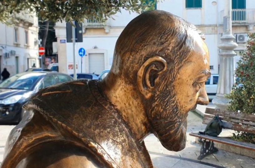 Rubati i simboli di fede: viviamo in un’epoca balorda o ritornano i riti satanici?