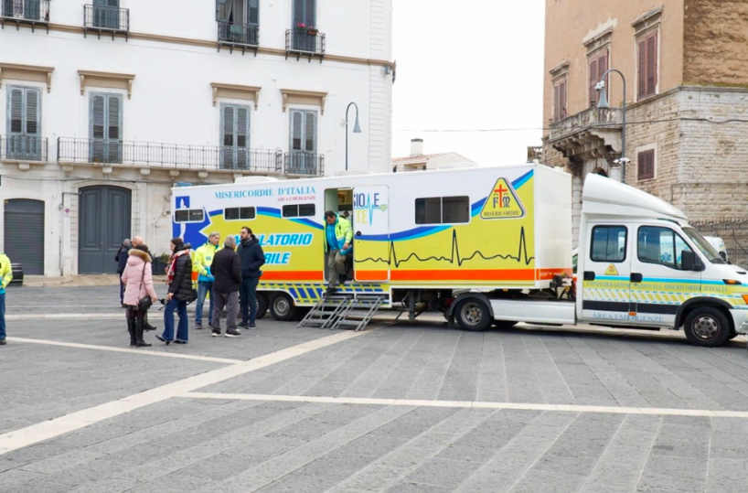Andria, ambulatori mobili e aiuto ai fragili: la Misericordia festeggia 33 anni