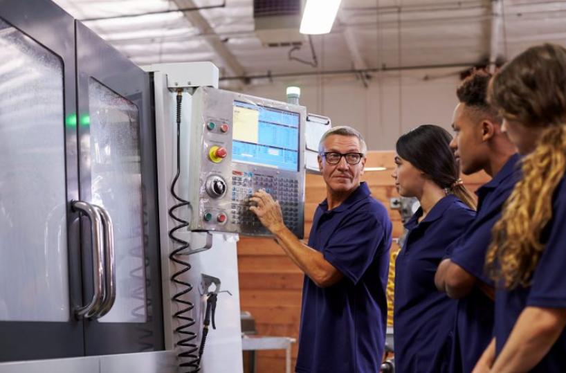 «Tute blu, lavoro rosa»: così il settore metalmeccanico si apre alle donne