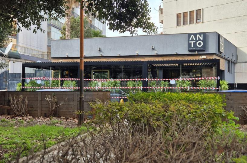 Taranto, smantellato il dehors irregolare: soluzione «lampo» dopo i sigilli