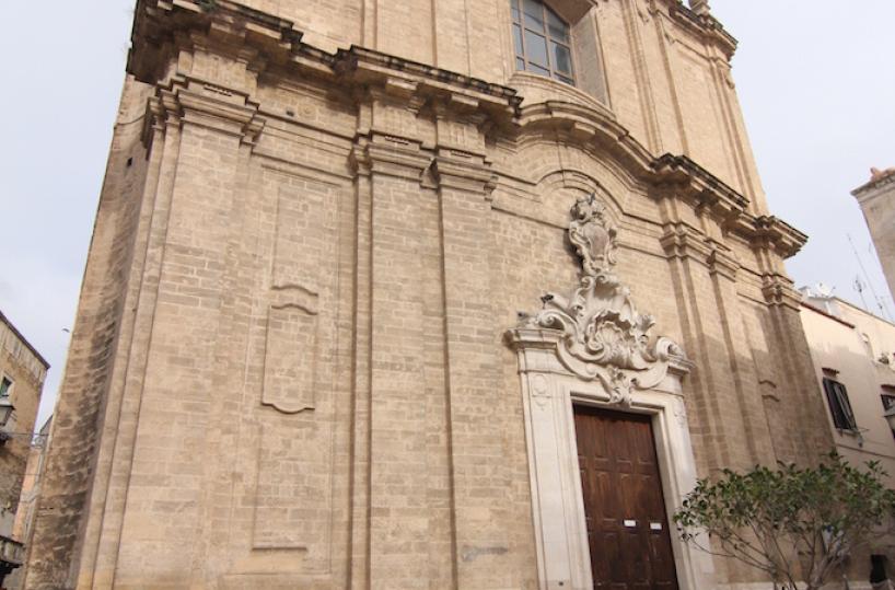 A Bari una messa per i senza tetto morti per strada: la cerimonia nella chiesa del Gesù
