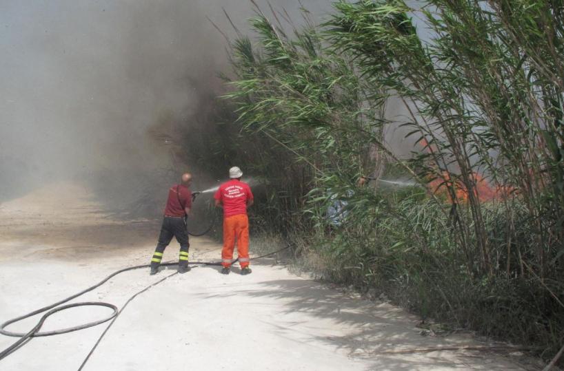 Incendi, il prefetto di Lecce suona la sveglia ai Comuni