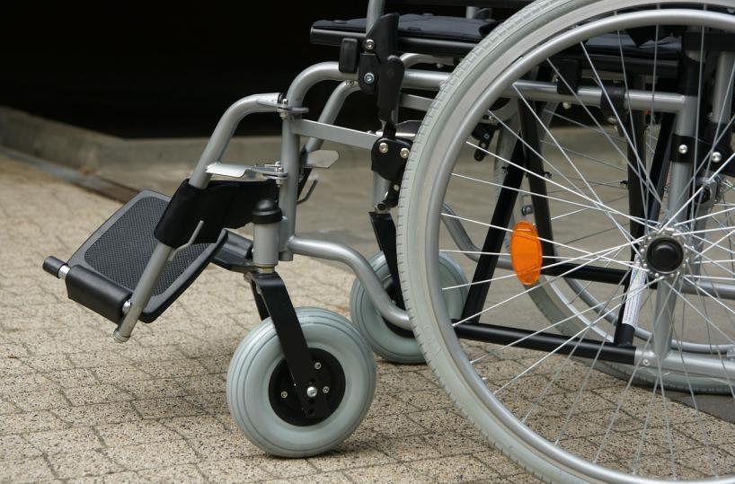 Studente disabile cadde dalla sedie a rotelle nel Leccese e morì: un anno di reclusione per l'accompagnatore