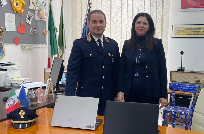 Rubano computer in una scuola a Grottaglie: individuati dalla polizia, tre sono minorenni