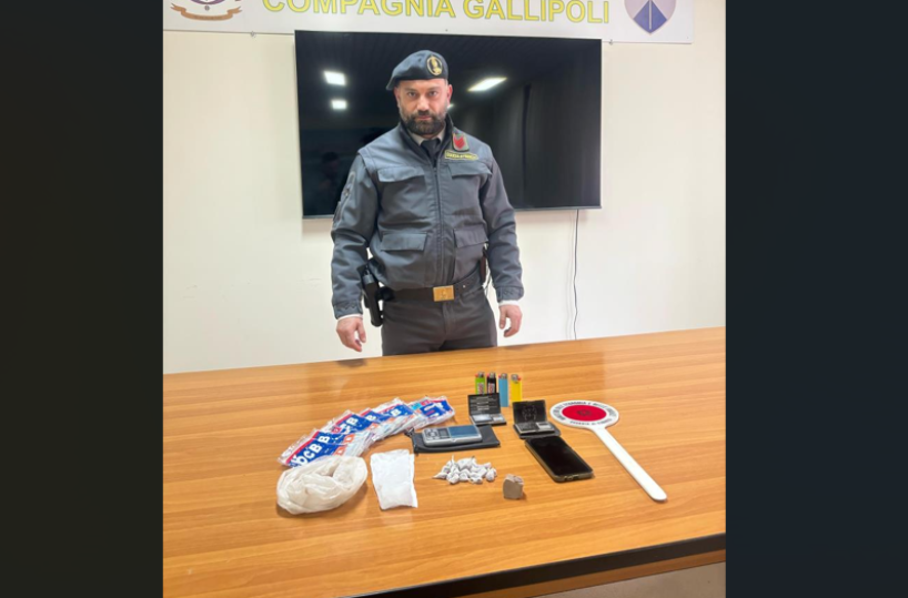 Galatina, nella cartolibreria per bambini spacciava eroina: 60enne ai domiciliari