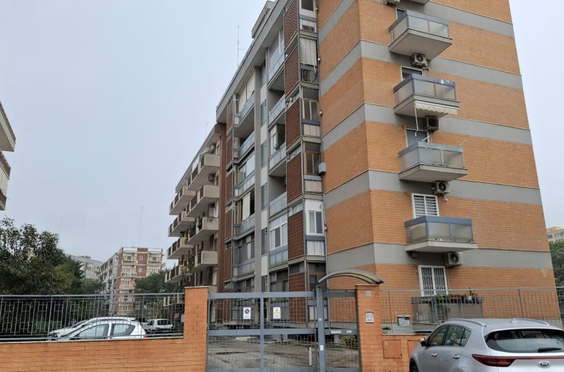 Bari, la confessione del 70enne che ha accoltellato il vicino per lite condominiale: «Sono stato io, spero che muoia»